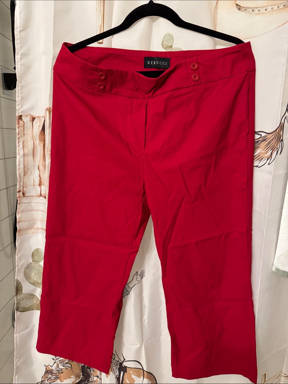 Rekucci Women's Red Stretch Capri Pants